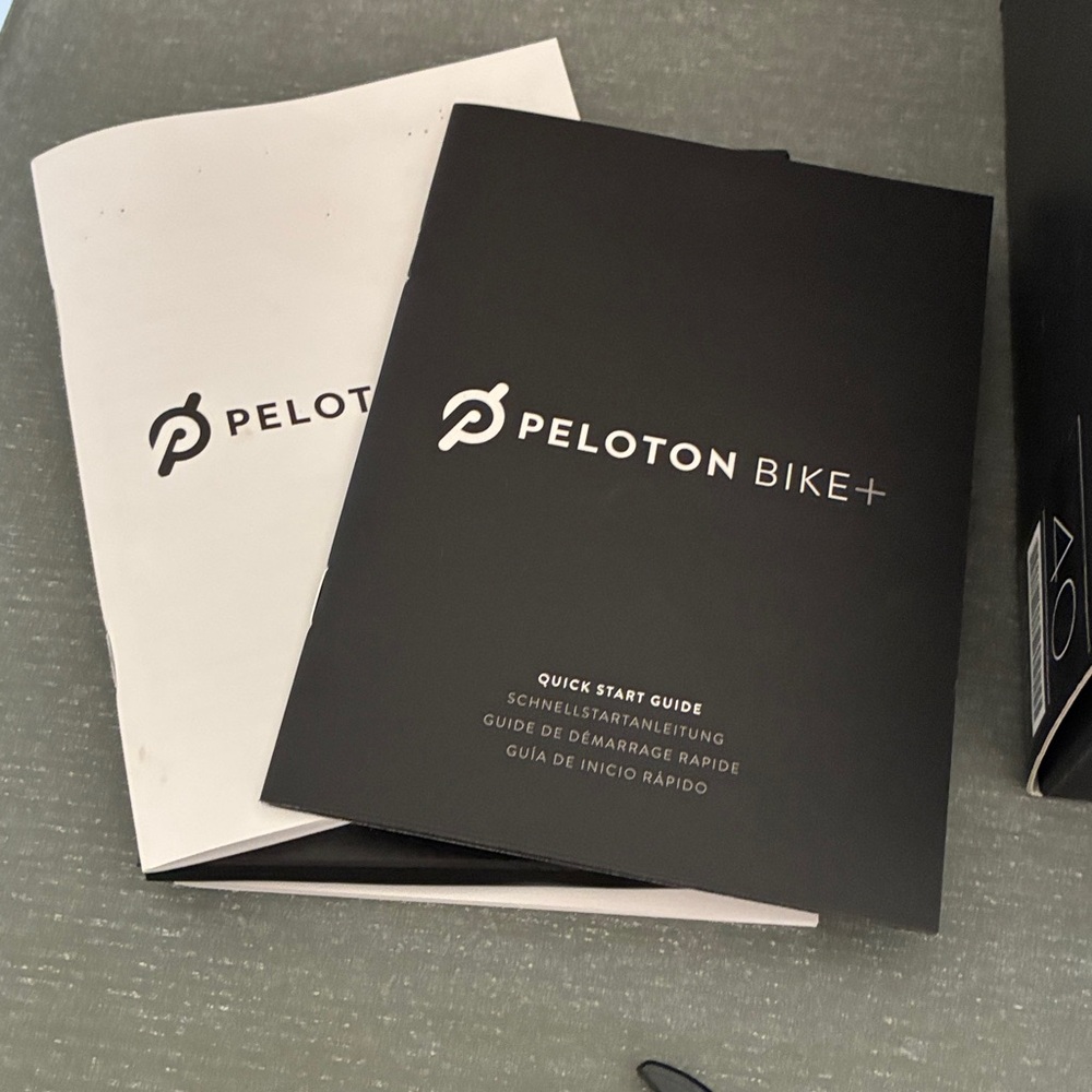 Peloton Cycling Shoes EU 40 Womens 9 / Mens 7 w/ Cleats,Tool Kit & Original Box - Picture 9 of 10